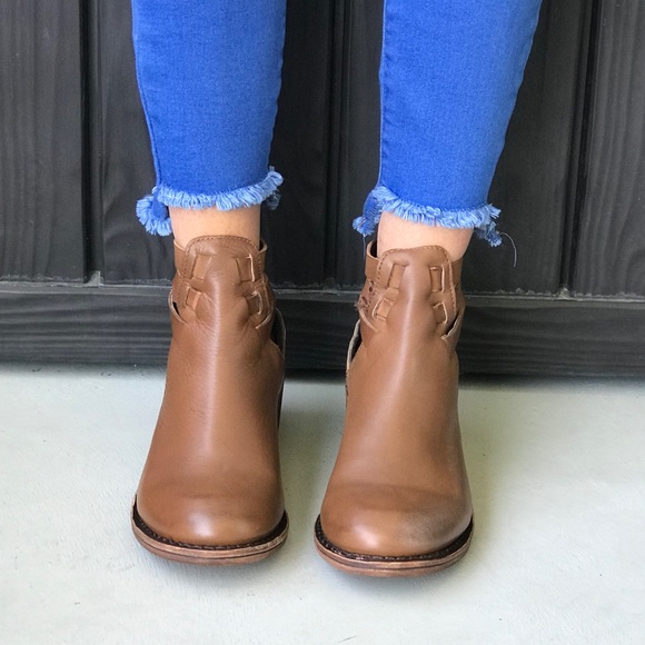 NIB Daphne Distressed Full Grain Leather Boots - Picture 4 of 8